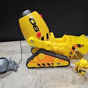 PAW Patrol: The Movie Rubble's Deluxe Bulldozer With Figure